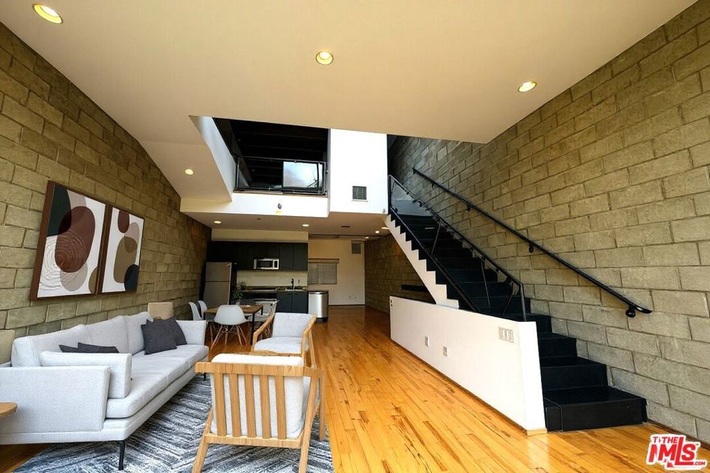 Photo of Listing #25598329