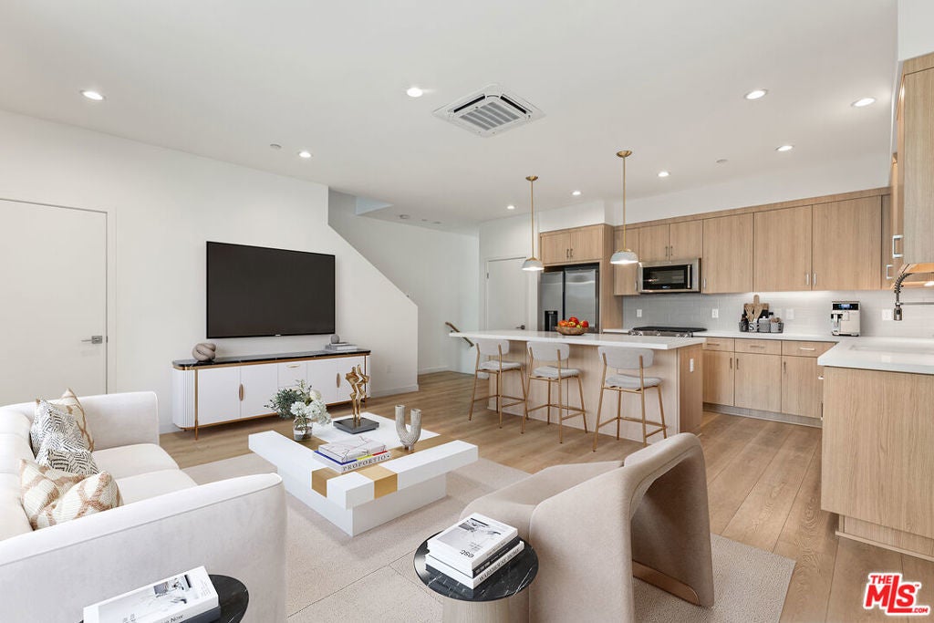 Photo of Listing #25598881