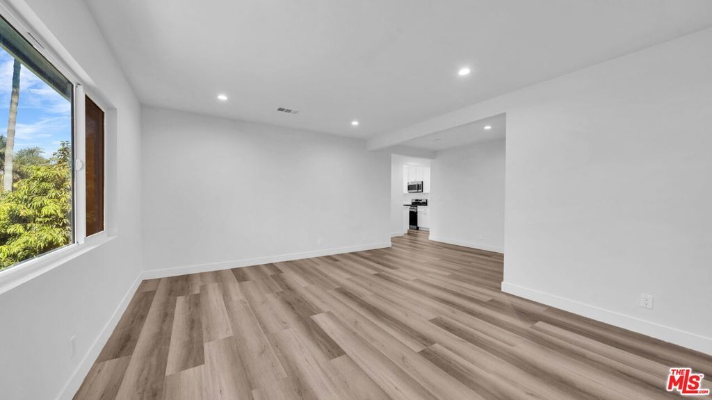 Photo of Listing #25598911