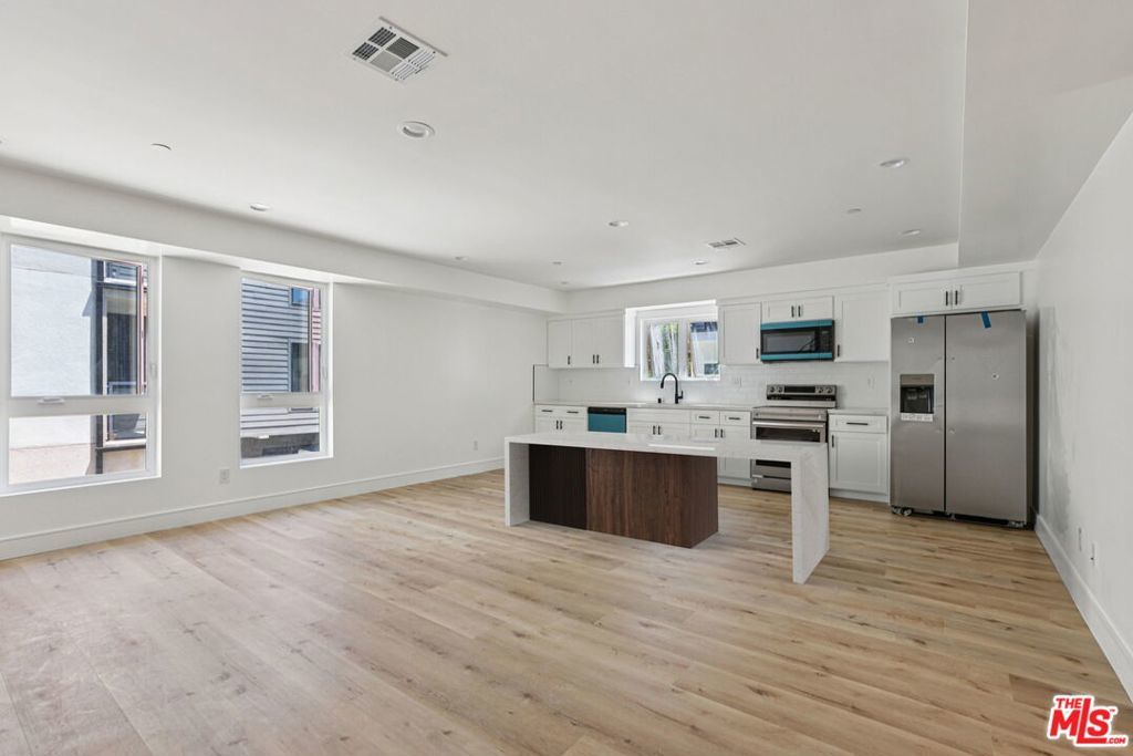 Photo of Listing #25599099