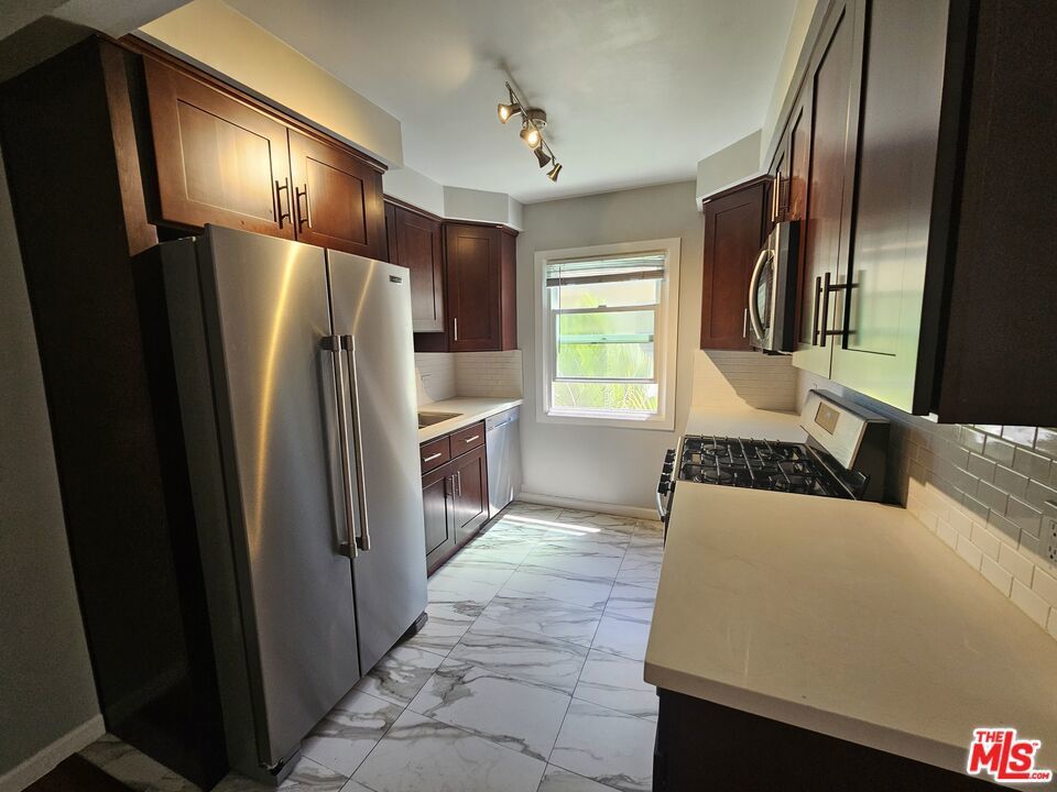 Photo of Listing #25599095