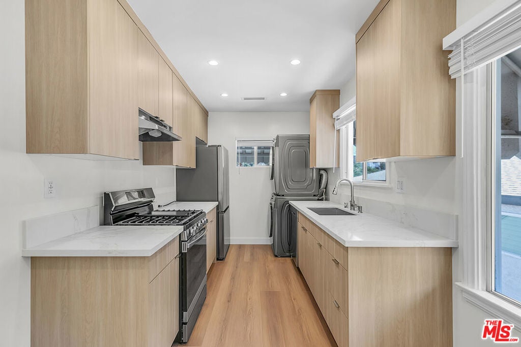 Photo of Listing #25594045