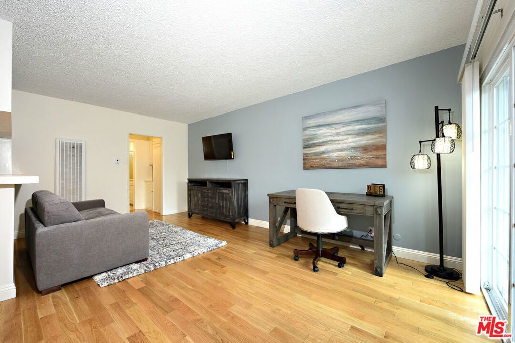 Photo of Listing #25599743