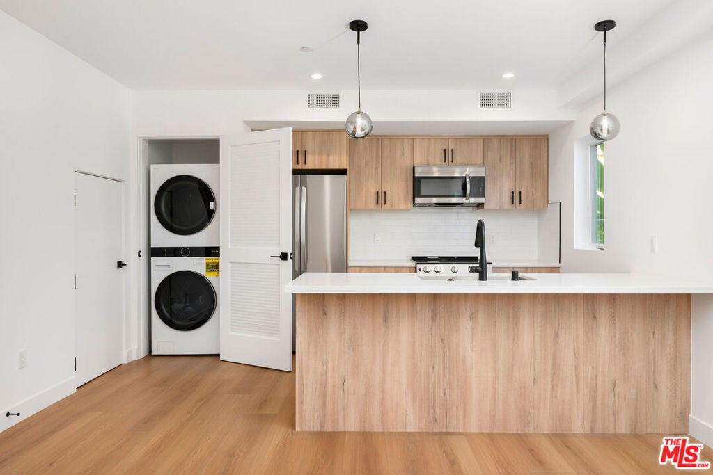 Photo of Listing #25599775