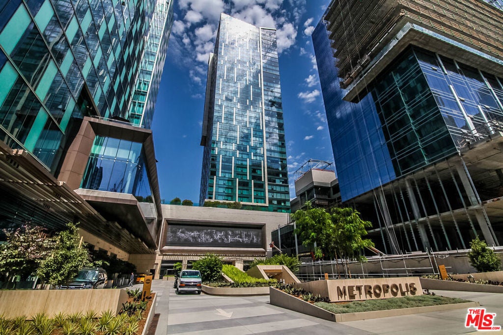 Photo of Listing #25600377