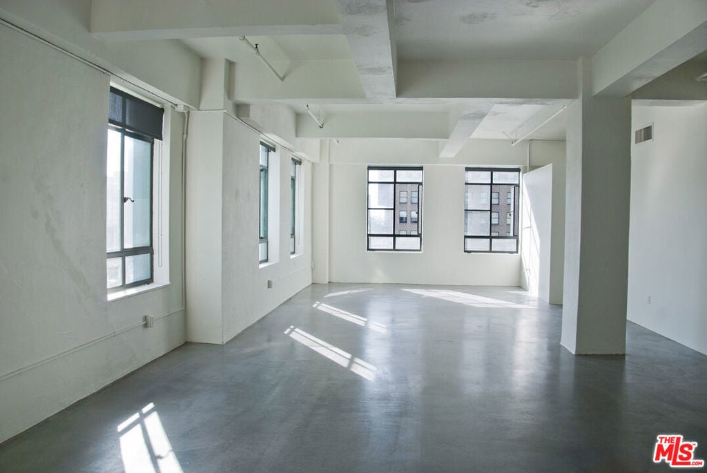 Photo of Listing #25596695