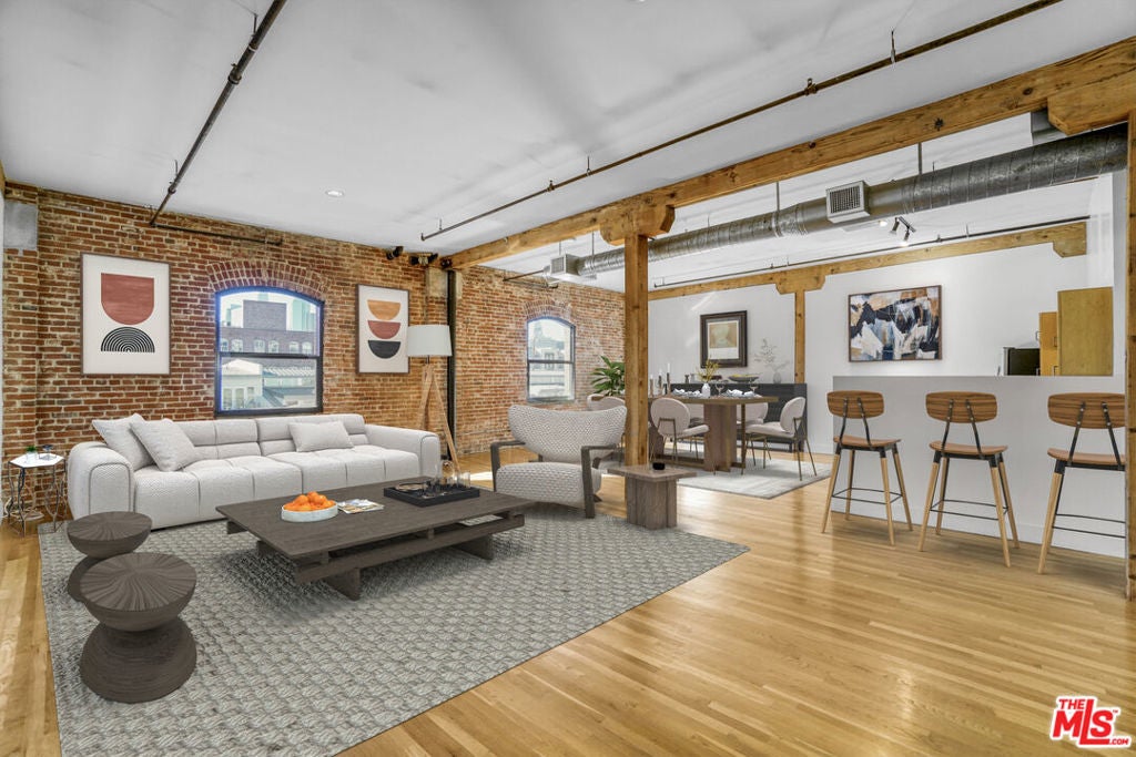 Photo of Listing #25600753