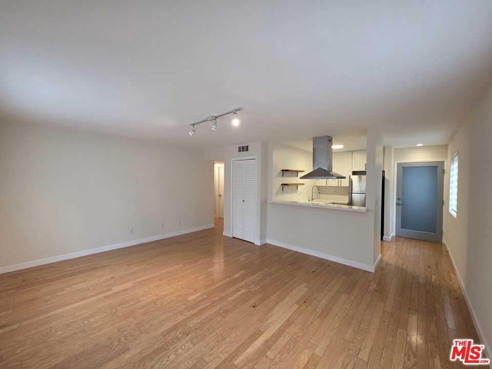 Photo of Listing #25601323