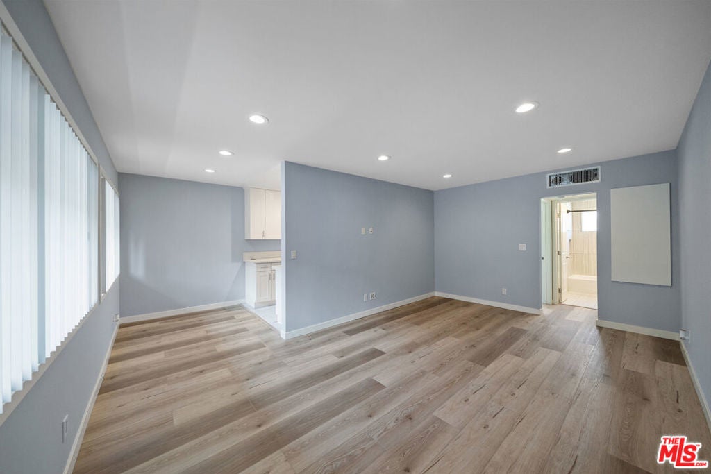 Photo of Listing #25601499