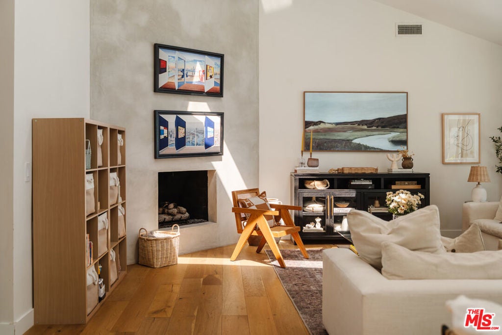 Photo of Listing #25601351