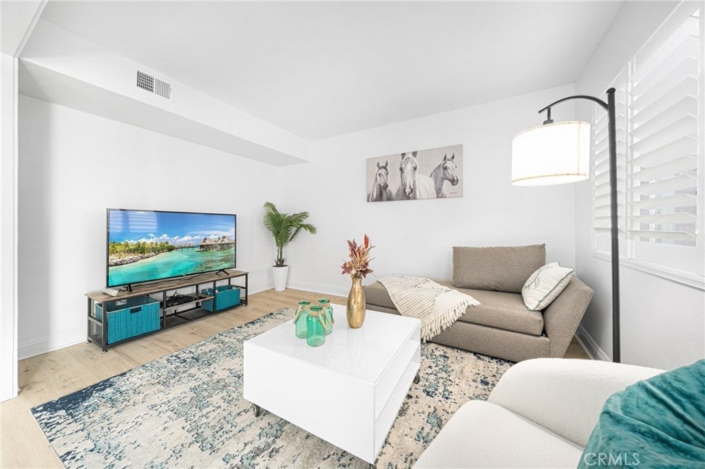 Photo of Listing #OC25234043