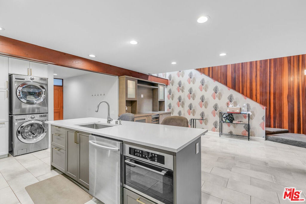 Photo of Listing #25603399