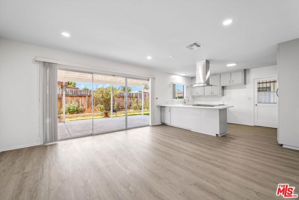 Photo of Listing #25603799