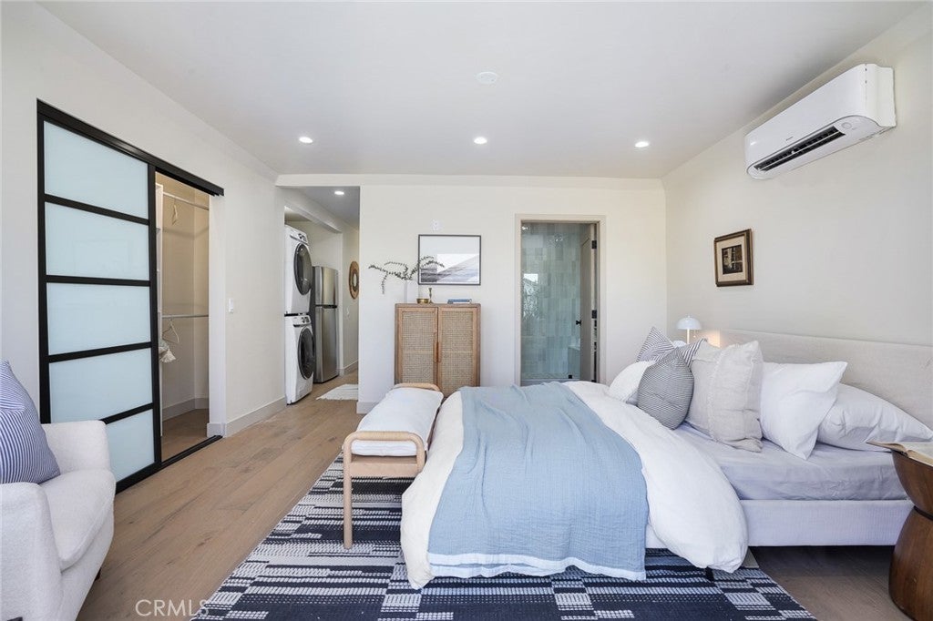 Photo of Listing #SB25236461