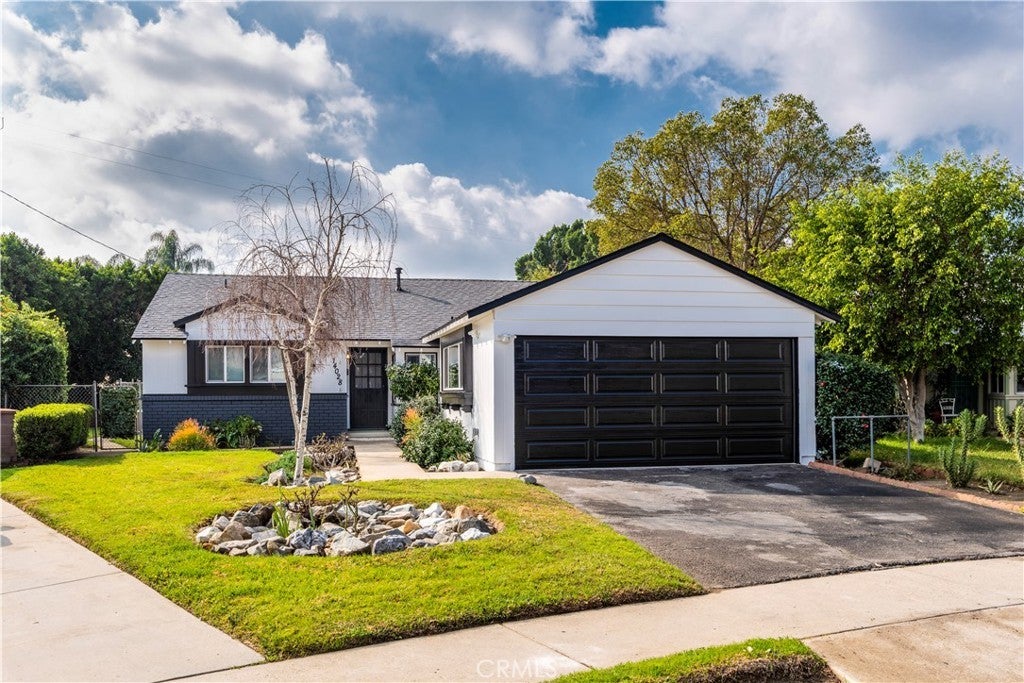 Photo of Listing #SR25237335