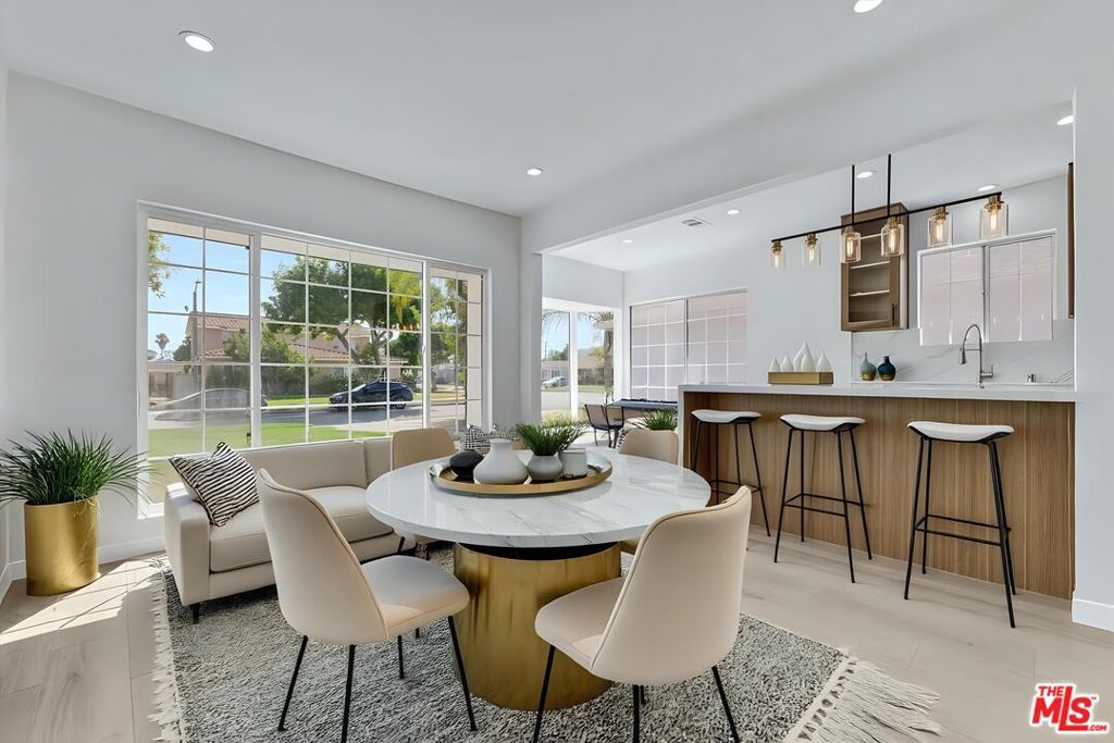 Photo of Listing #25605493