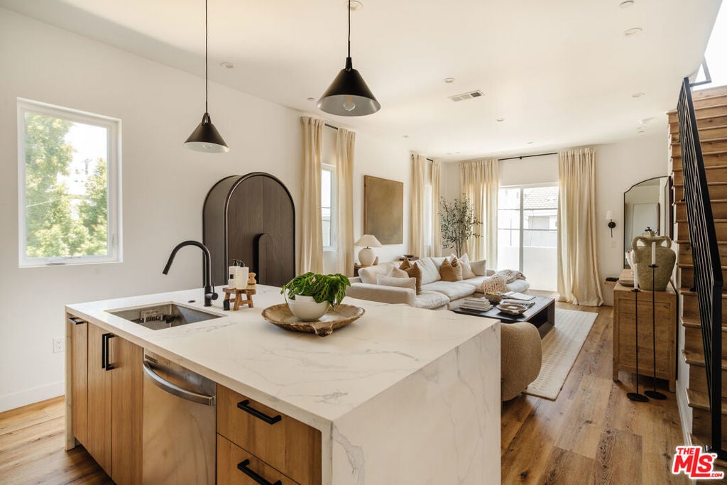 Photo of Listing #25605593