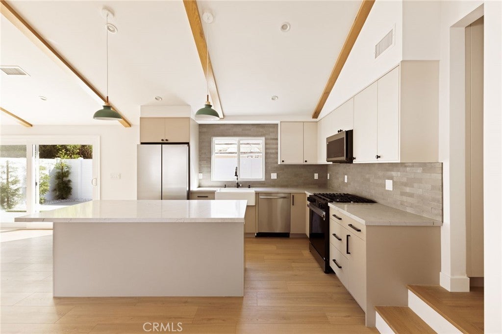 Photo of Listing #SR25236459