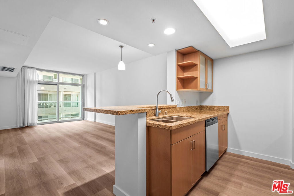 Photo of Listing #25607673