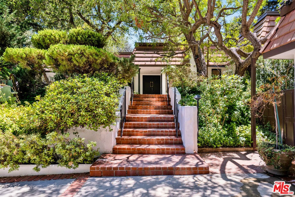 Photo of Listing #25608399