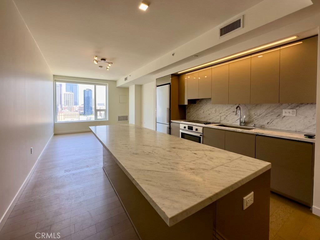 Photo of Listing #DW25243235