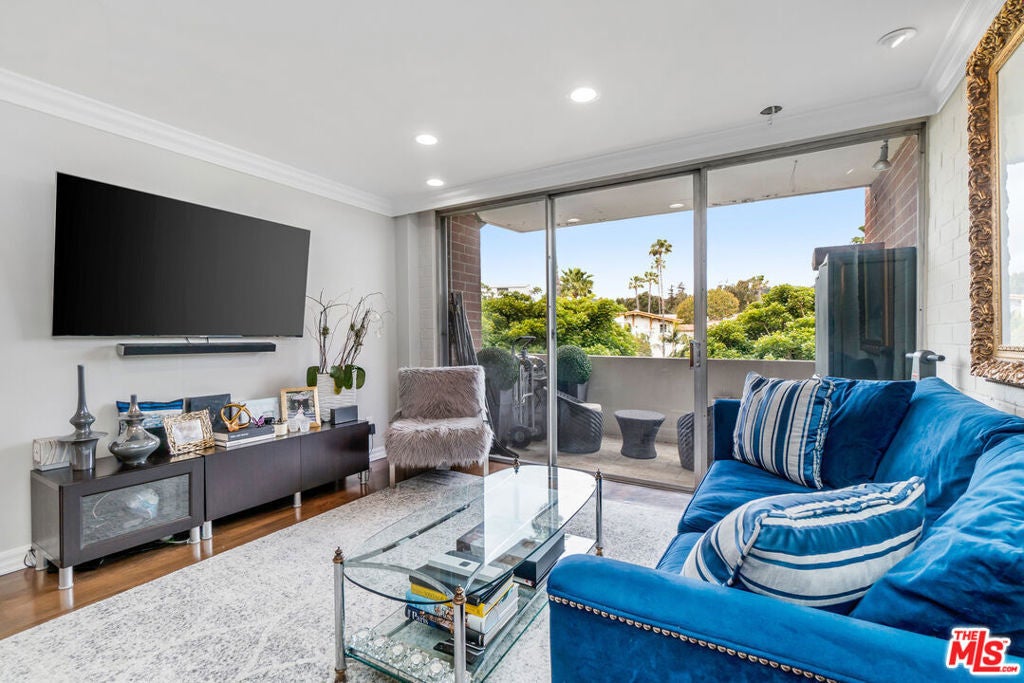 Photo of Listing #25608531