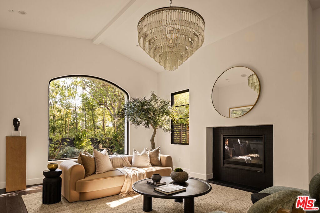 Photo of Listing #25608775