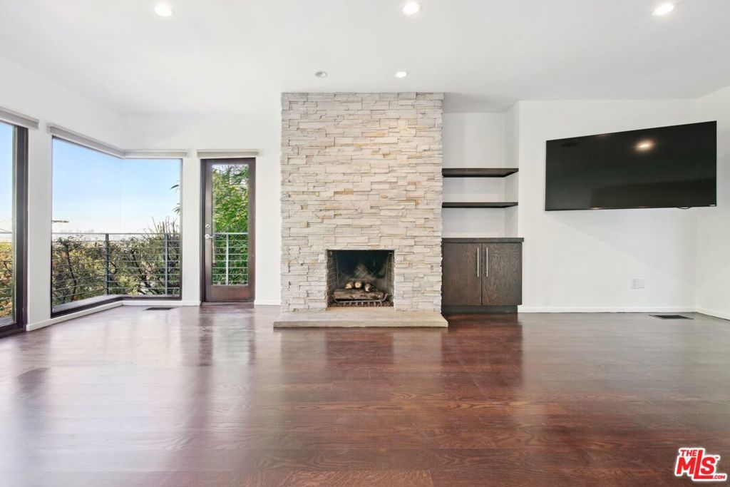 Photo of Listing #25609253