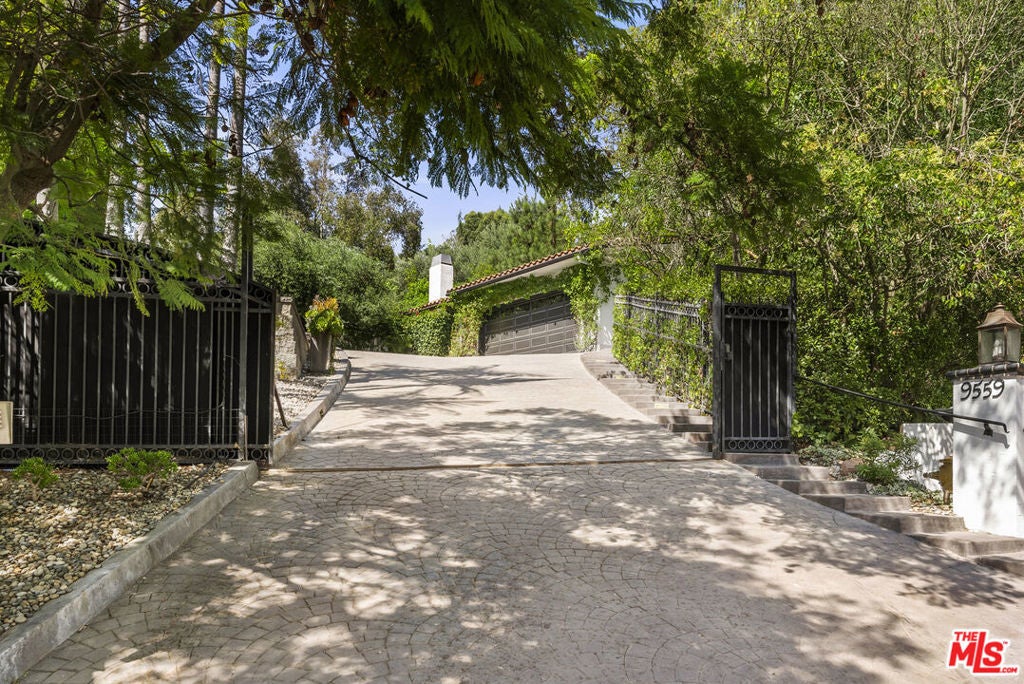 Photo of Listing #25610035