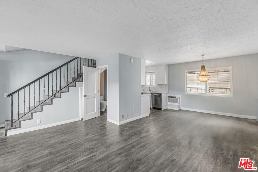 Photo of Listing #25610765