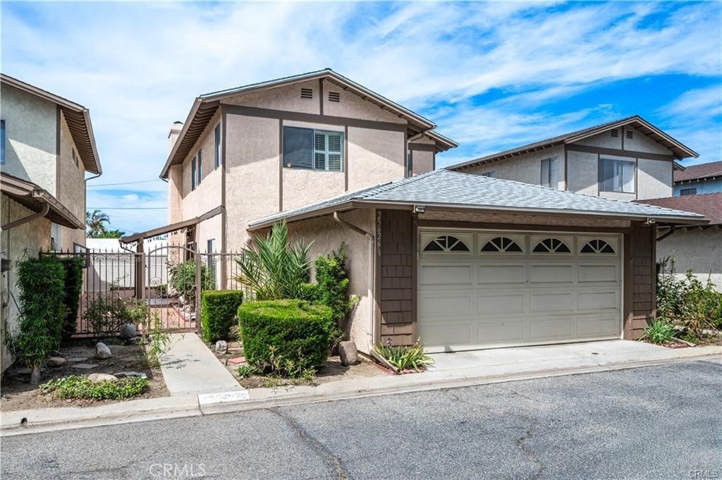 Photo of Listing #PV25244857