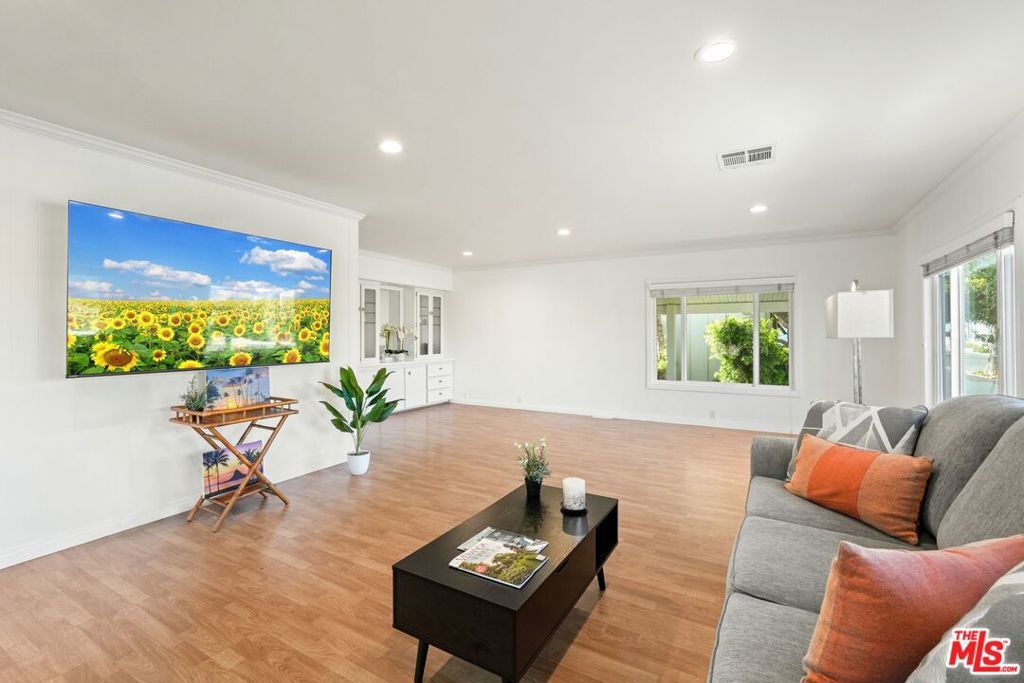 Photo of Listing #25611241