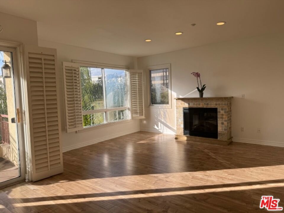 Photo of Listing #25611089