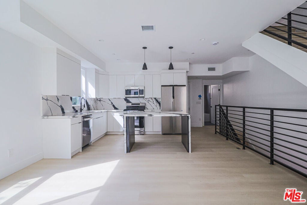 Photo of Listing #25610753