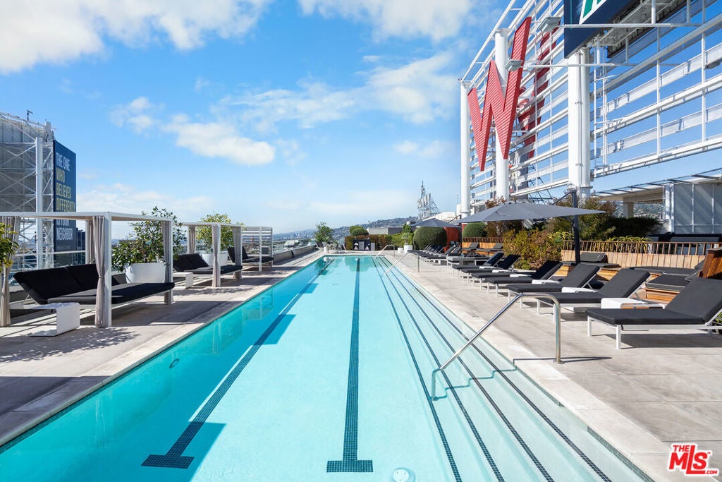 Photo of Listing #25611399