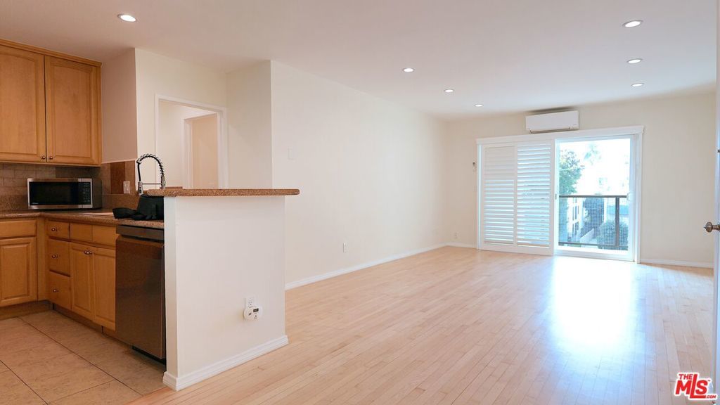 Photo of Listing #25611637