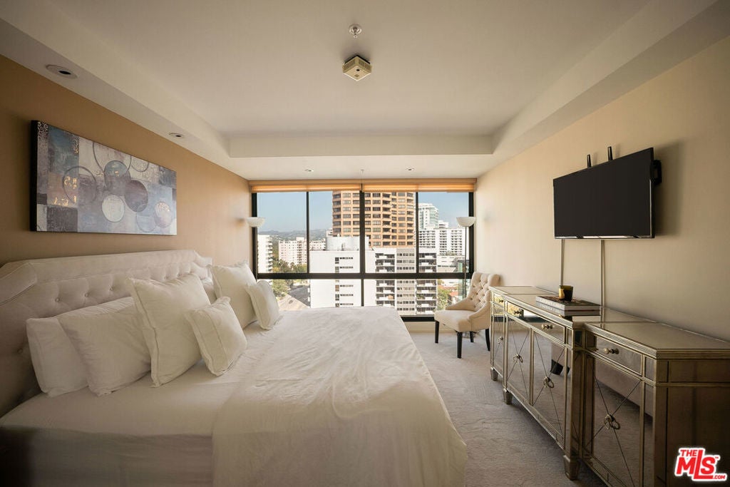 Photo of Listing #25611745