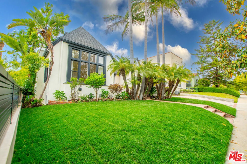 Photo of Listing #25611853