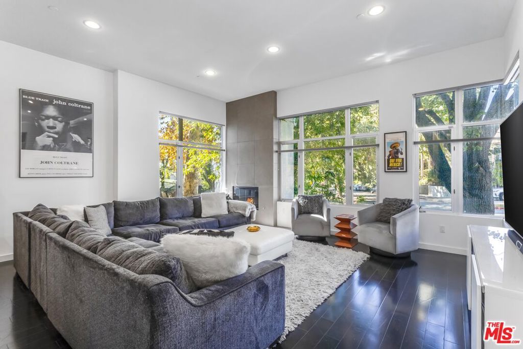 Photo of Listing #25611845