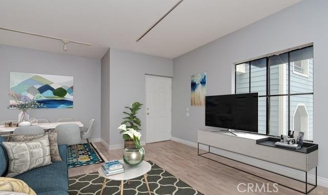 Photo of Listing #DW25250432