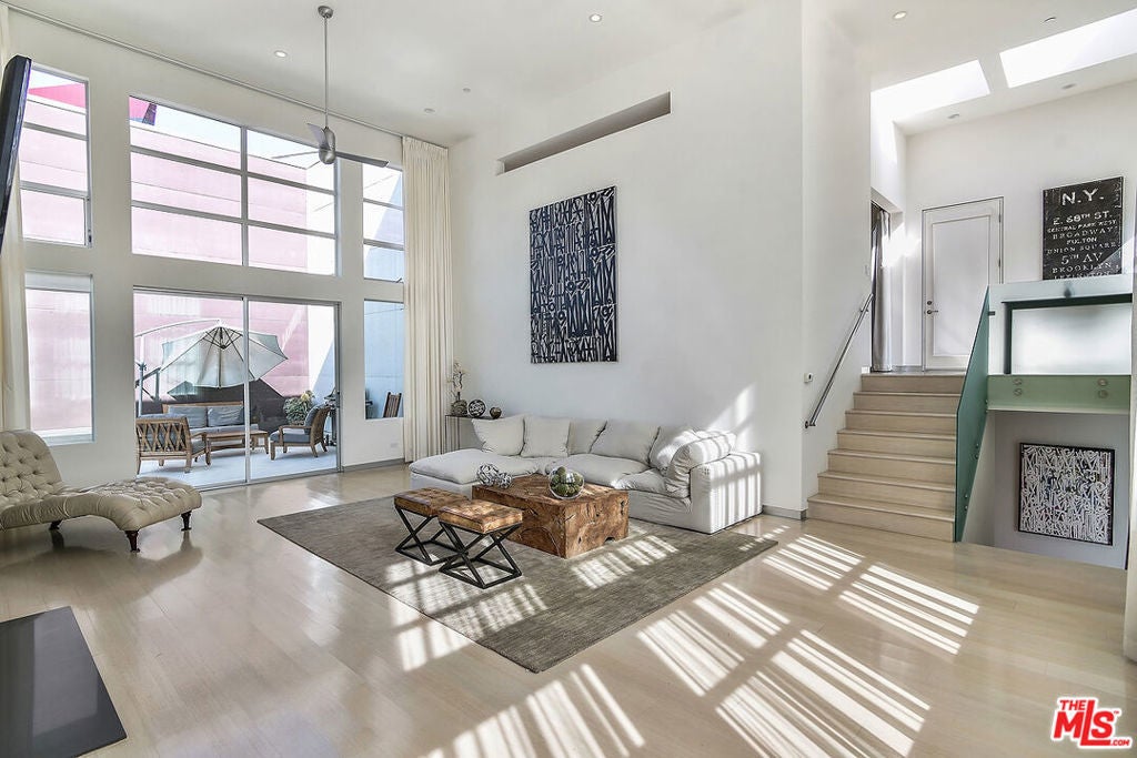 Photo of Listing #25613379