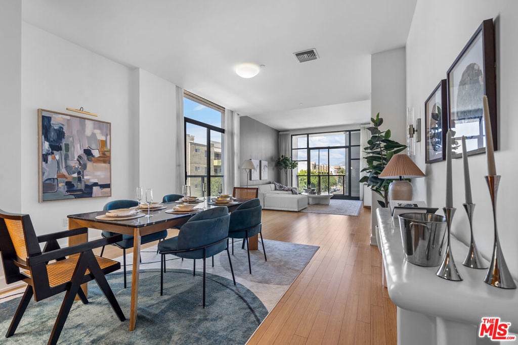 Photo of Listing #25613377