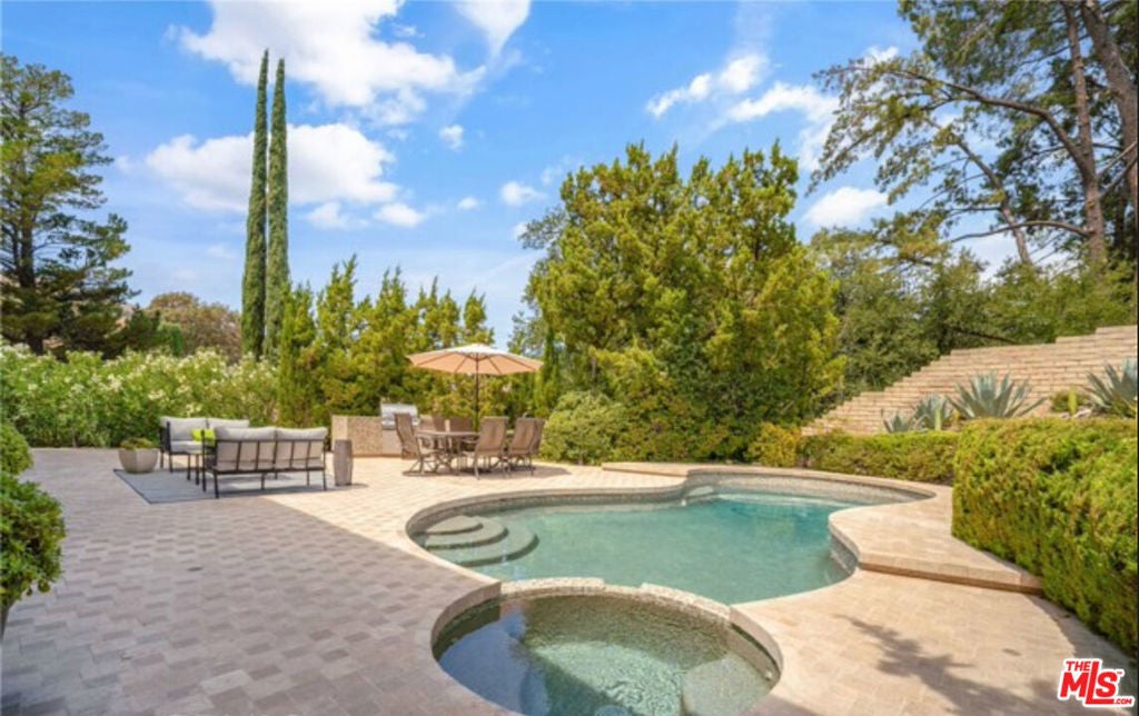 Photo of Listing #25613479