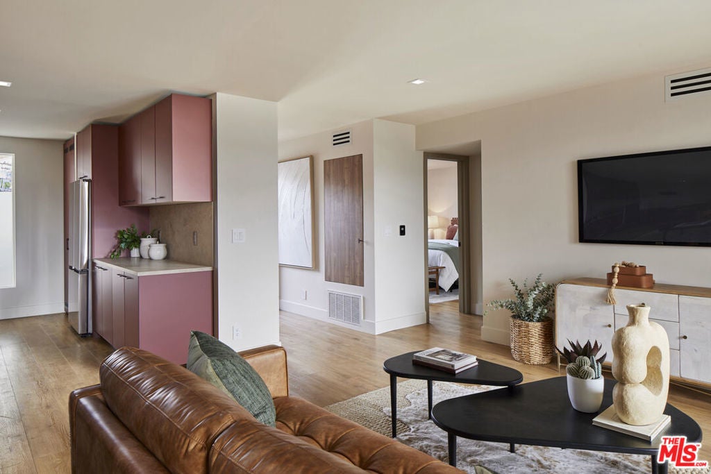 Photo of Listing #25613591