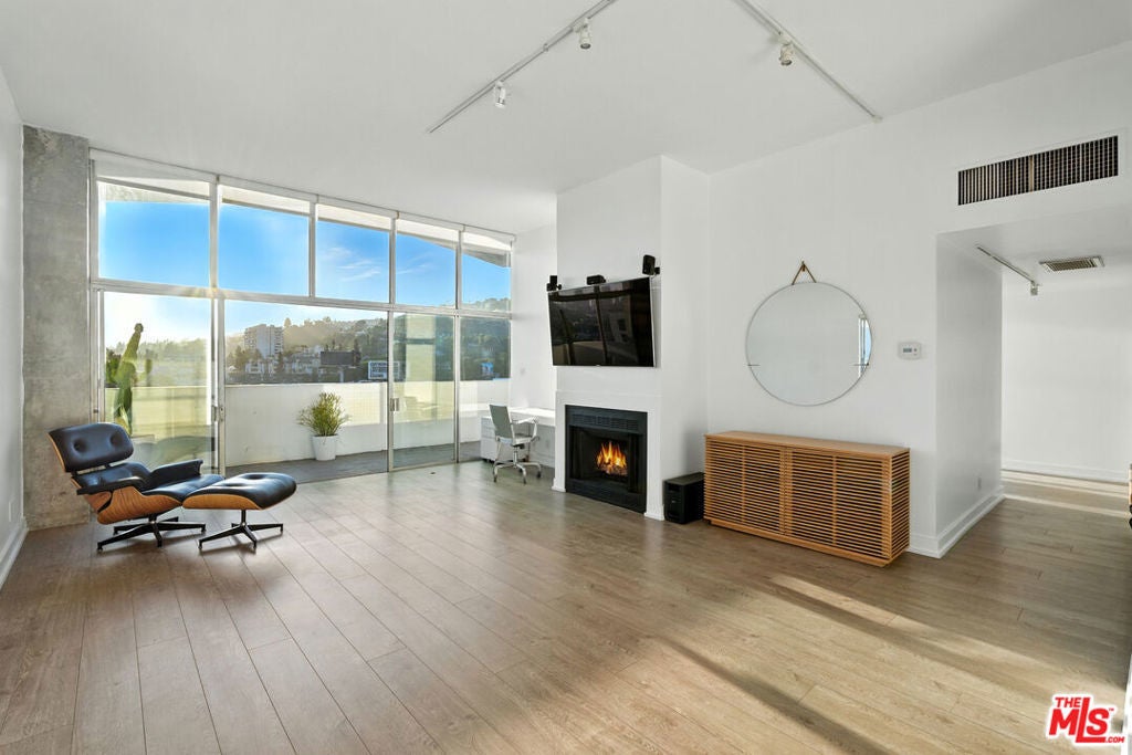 Photo of Listing #25613483