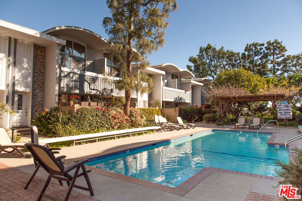 Photo of Listing #25612293