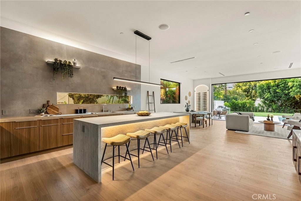 Photo of Listing #SR25252788