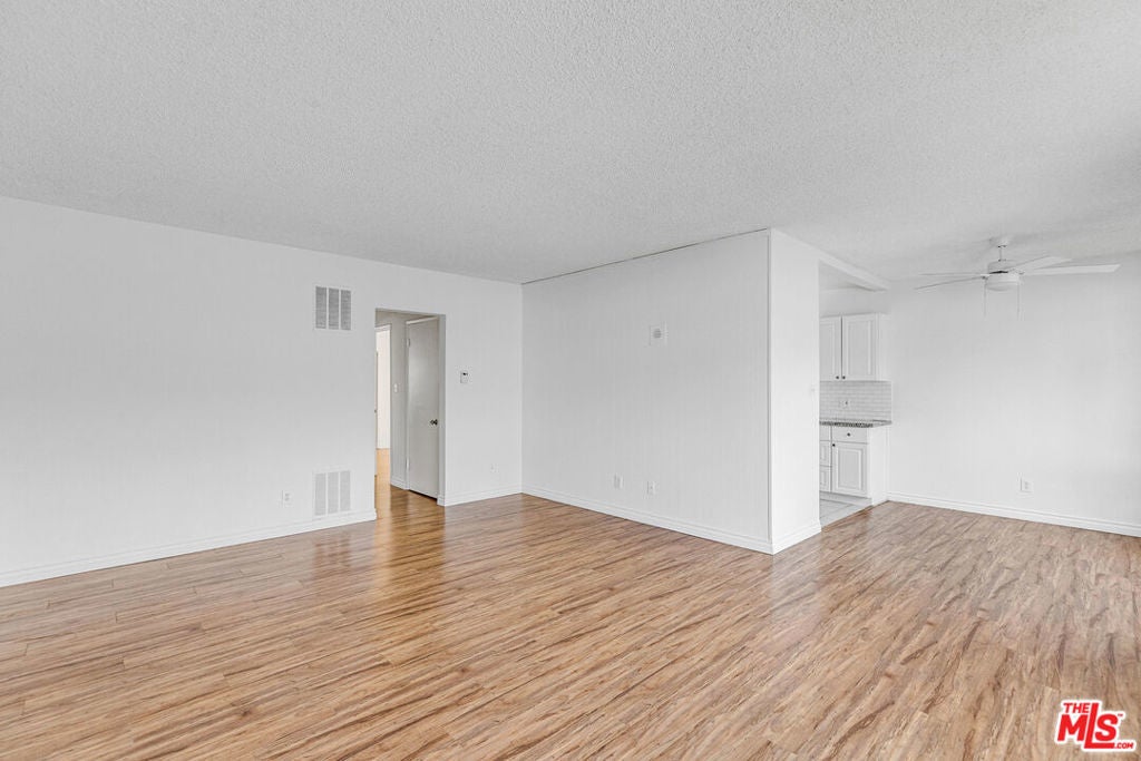 Photo of Listing #25615253