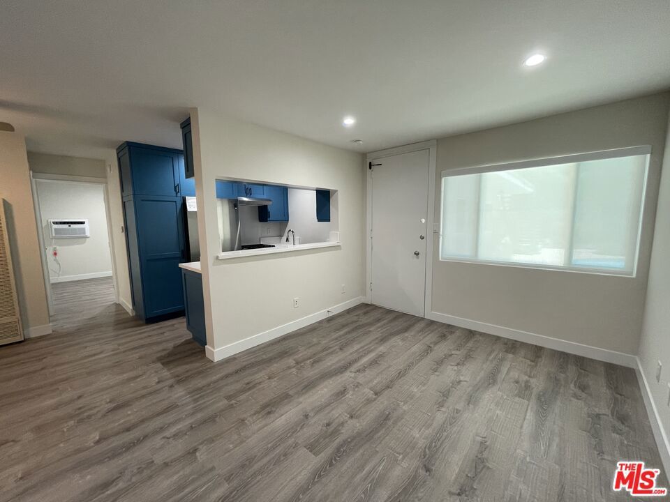 Photo of Listing #25615359