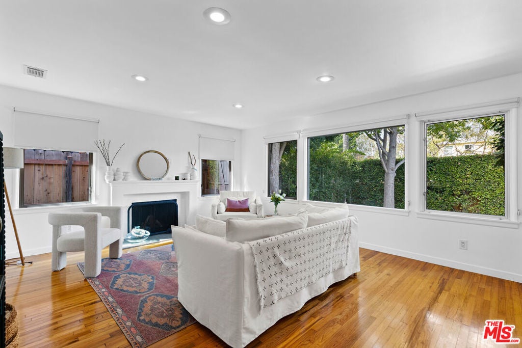 Photo of Listing #25615245